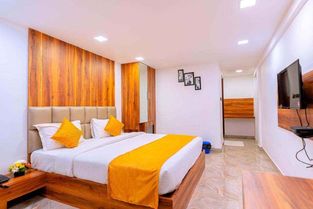Calangute Castle Hotel Bardez Exterior photo