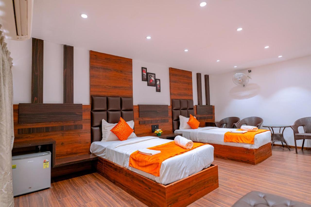 Calangute Castle Hotel Bardez Exterior photo