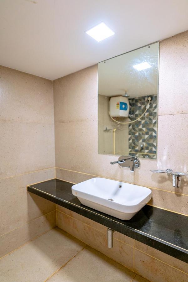 Calangute Castle Hotel Bardez Exterior photo