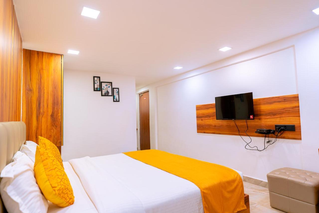 Calangute Castle Hotel Bardez Exterior photo